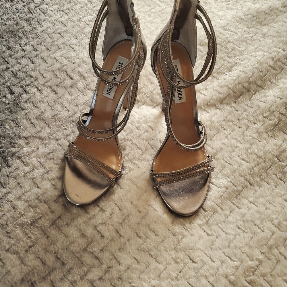 Steve Madden Heels in silver diamond sequins